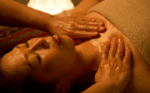 アヴィヤンガ全身 120分コースの施術イメージ写真