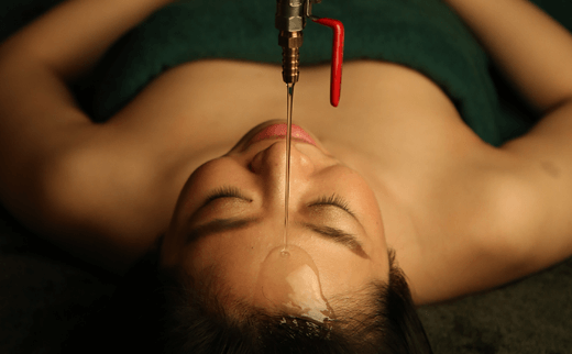 アヴィヤンガ全身＋シロダーラ 150分コースの施術イメージ写真